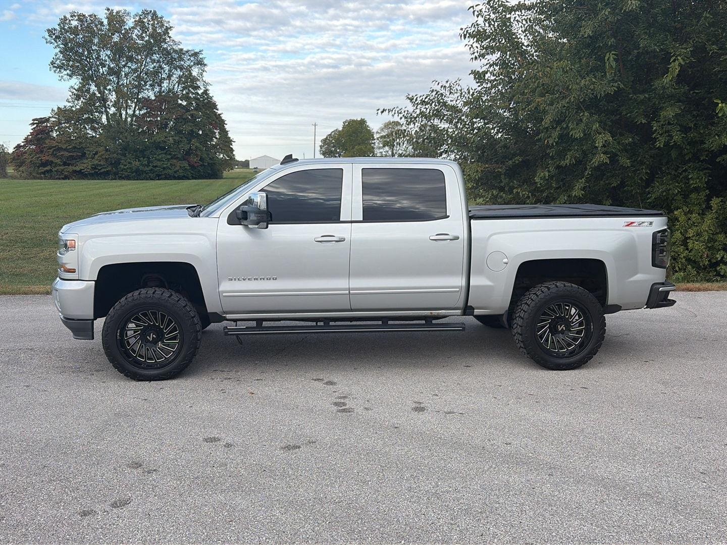 Used 2017 Chevrolet Silverado 1500 LT Z71 with VIN 3GCUKREC4HG304068 for sale in Crawfordsville, IN