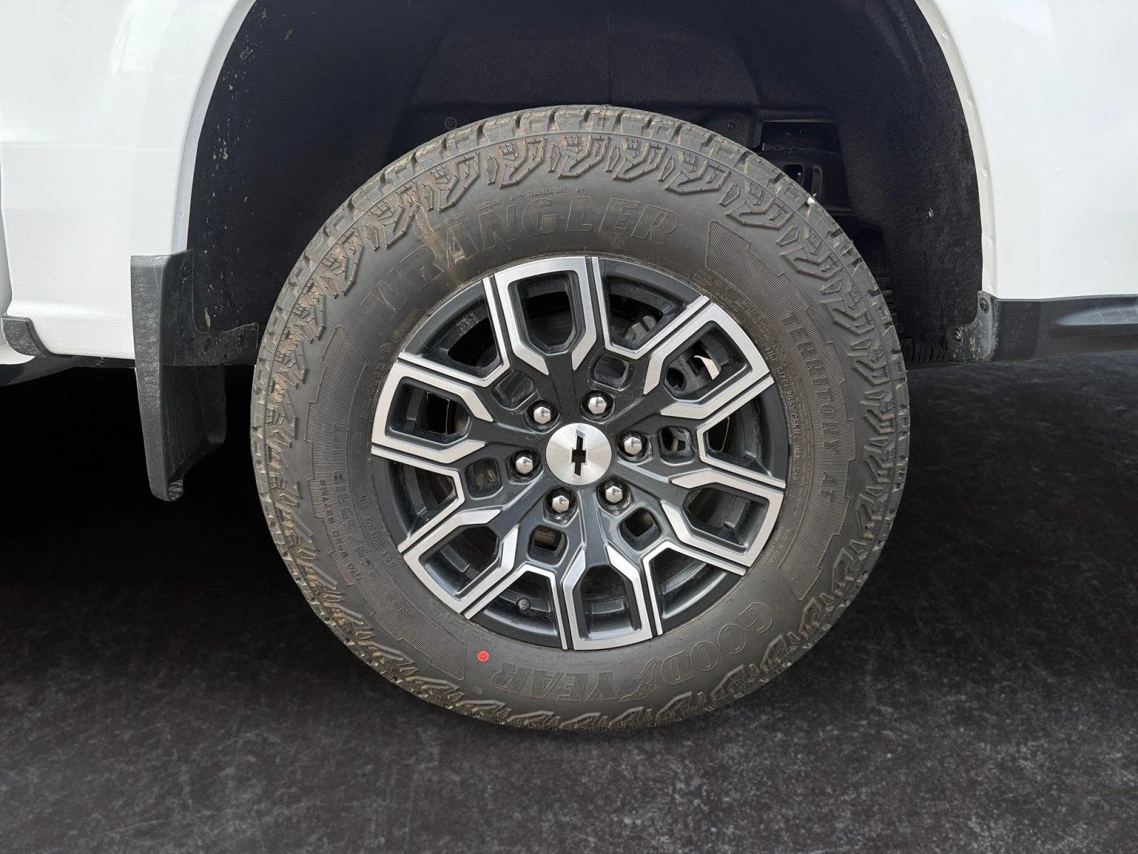 Used 2026 Summit White Chevrolet Z71 image 15