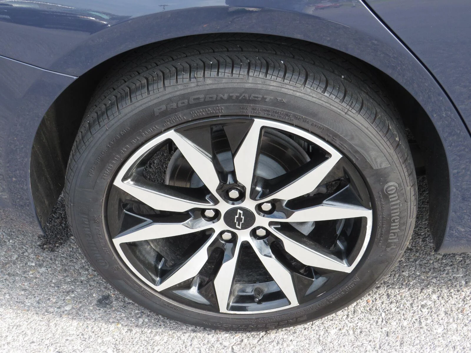 Used 2025 Night Shade Metallic Chevrolet RS image 14