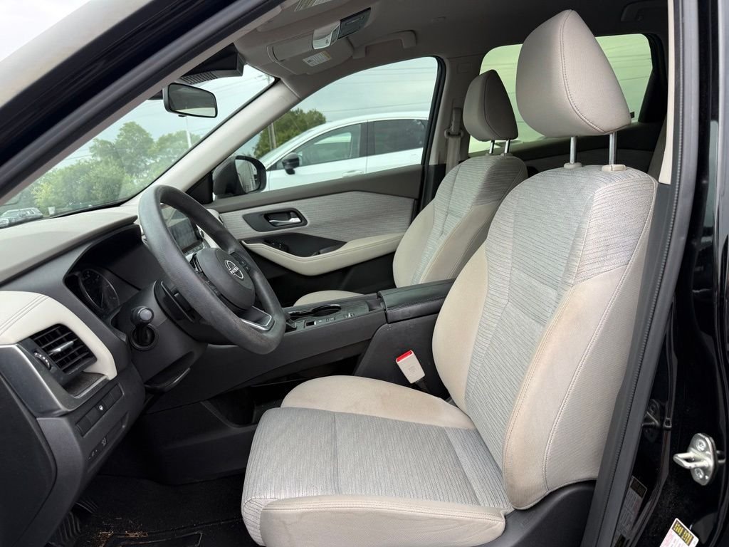 Used 2023 Black Nissan SV image 5