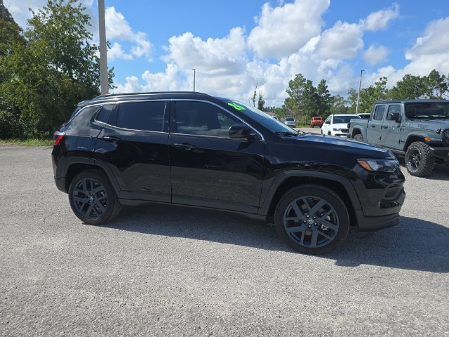 New 2026 Diamond Black Crystal Pearl-Coat Exterior Paint Jeep  image 2
