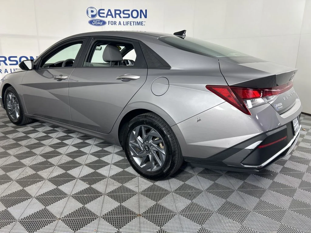 2024 Hyundai Elantra SEL - Photo 12