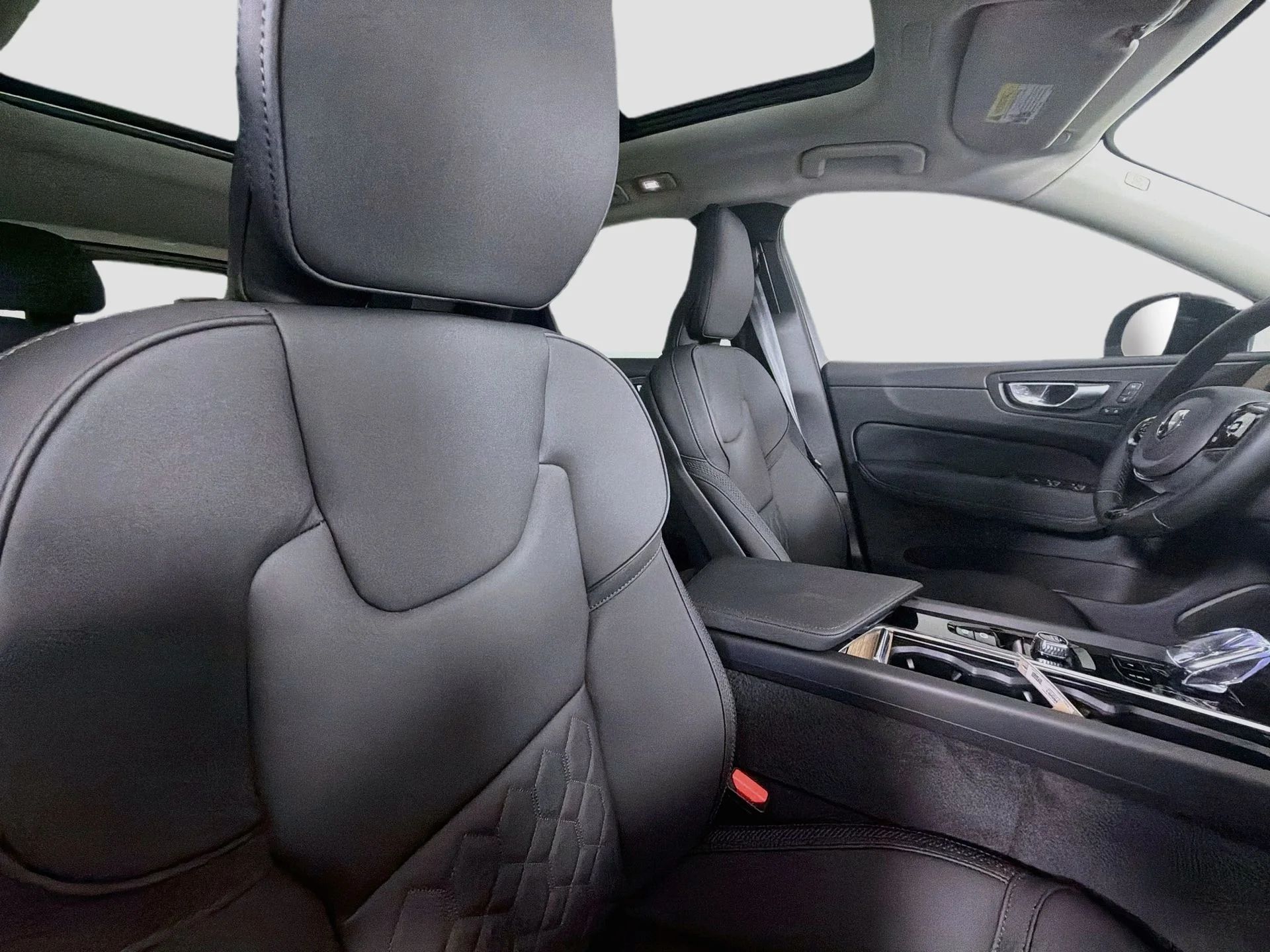 New 2026 Onyx Black Volvo Plus image 27