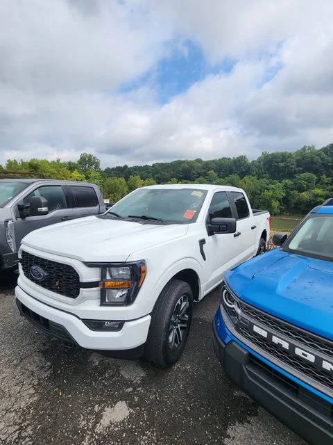 Used 2023 Oxford White Ford XL image 1