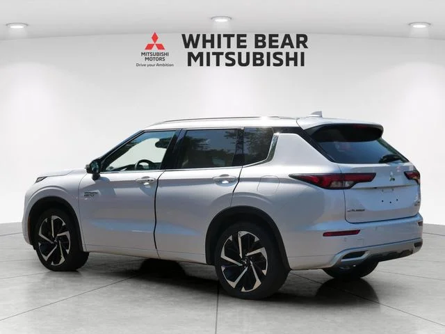 Certified Used 2024 White Diamond Mitsubishi SEL image 4