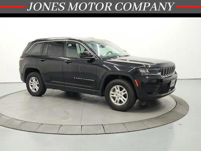Used 2024 Black Jeep Laredo image 1