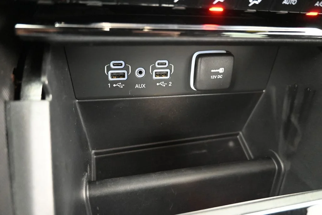 Used 2025 White Jeep Limited image 24