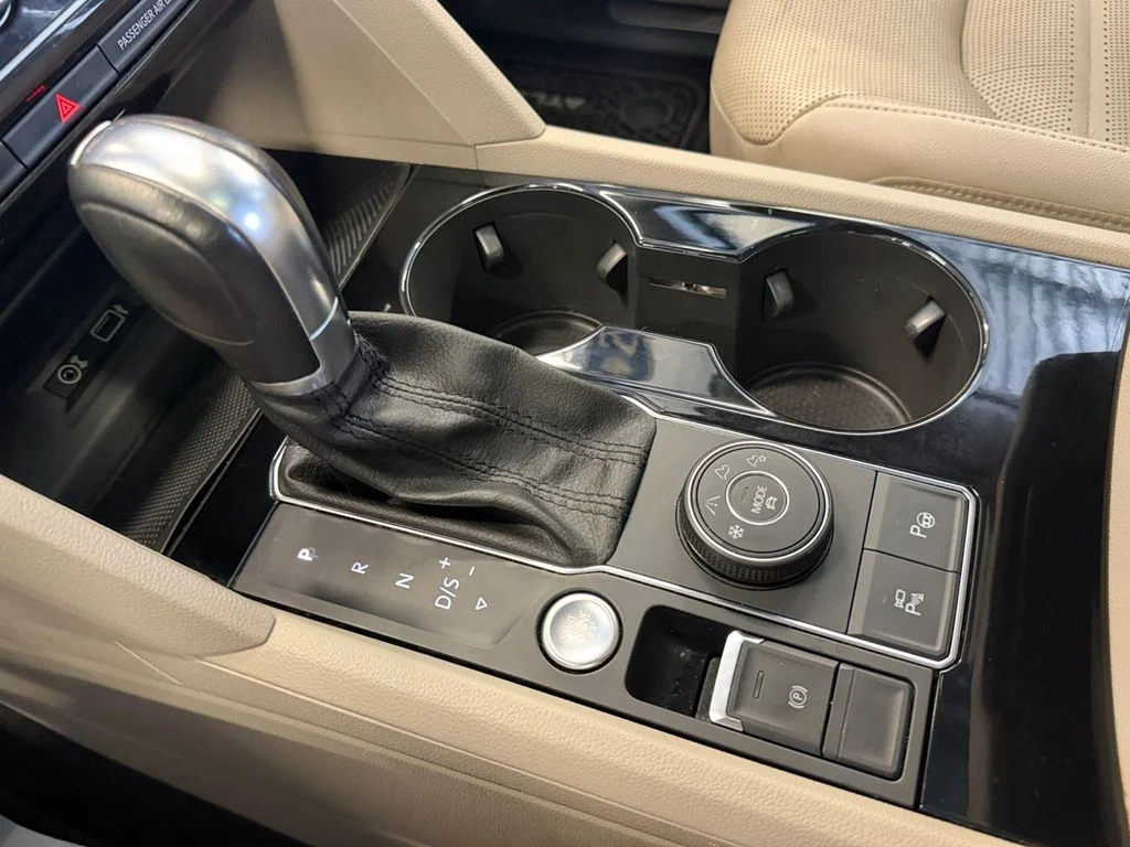 Used 2019 White Volkswagen SEL Premium image 33