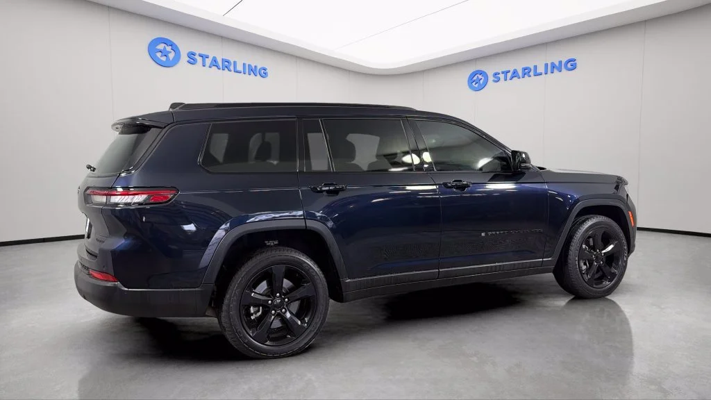 Used 2024 Blue Jeep Limited 4x4 image 10