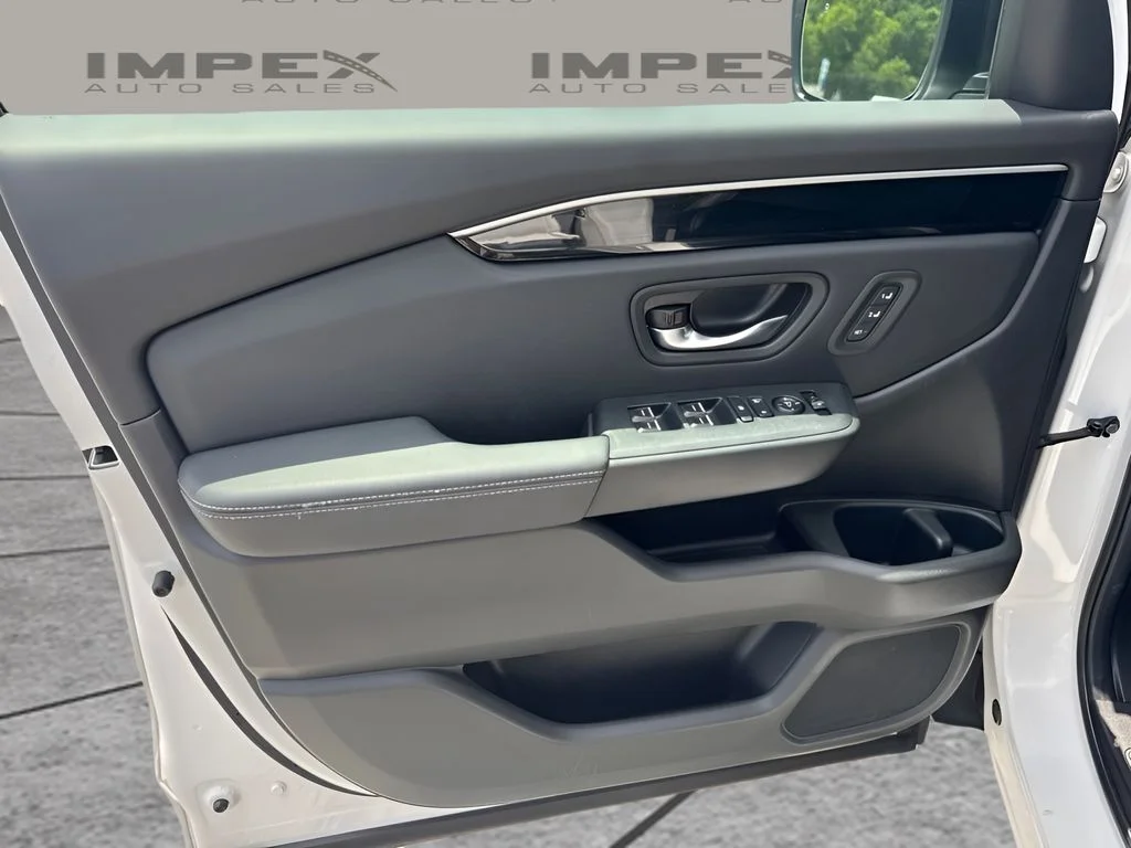 Used 2025  Honda Touring image 27