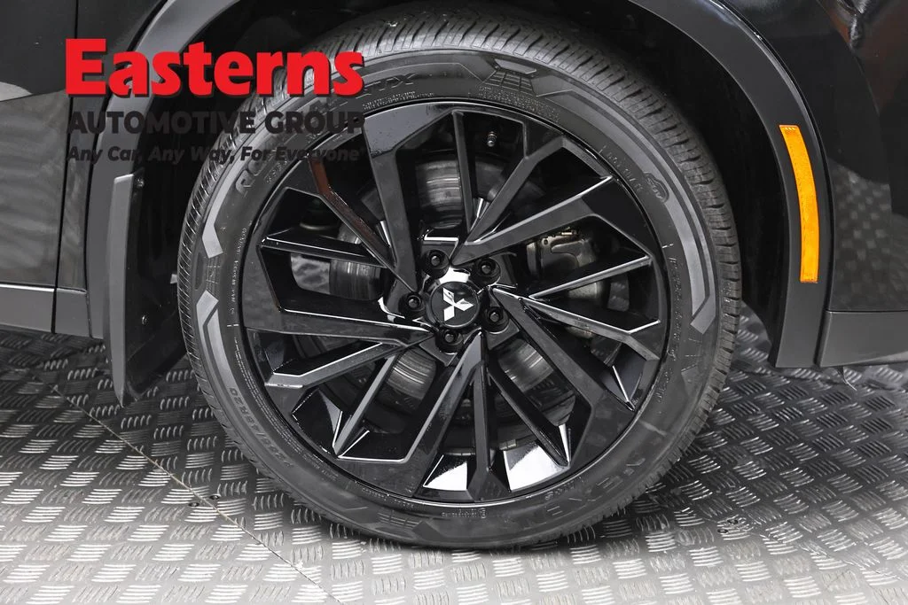 Used 2024 Black Mitsubishi SE image 31