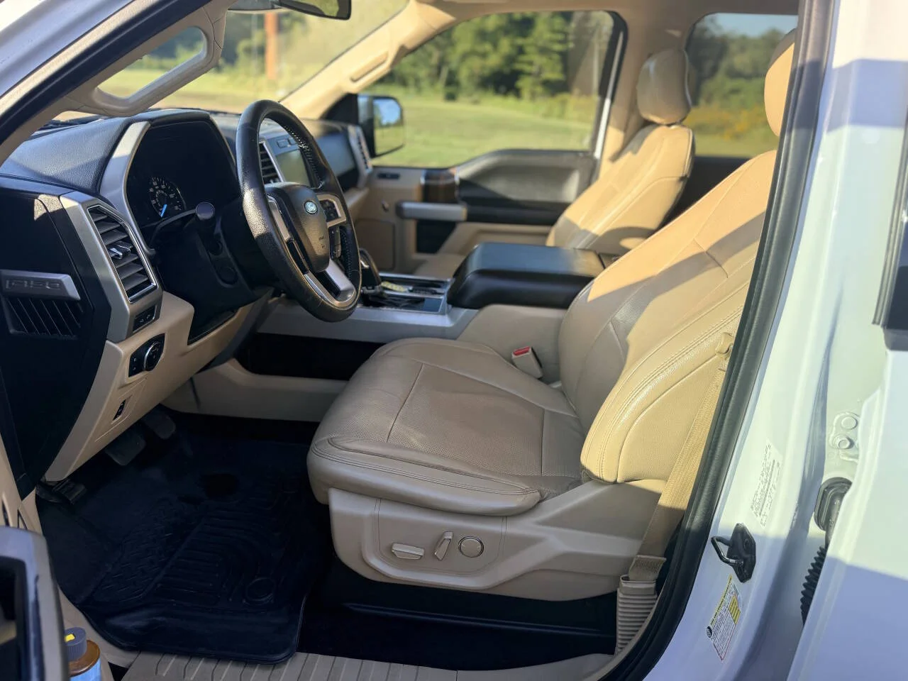 Used 2016 White Ford Lariat 4x4 4dr SuperCrew 5.5 ft. SB image 16