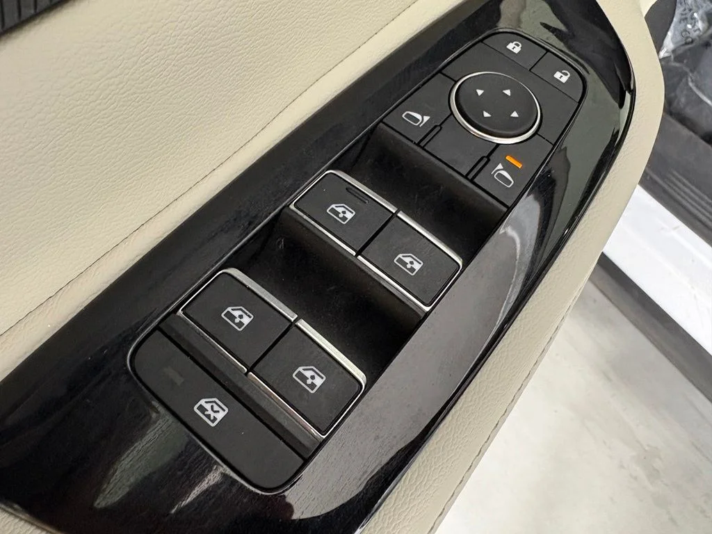 Used 2025 White Nissan SV image 20
