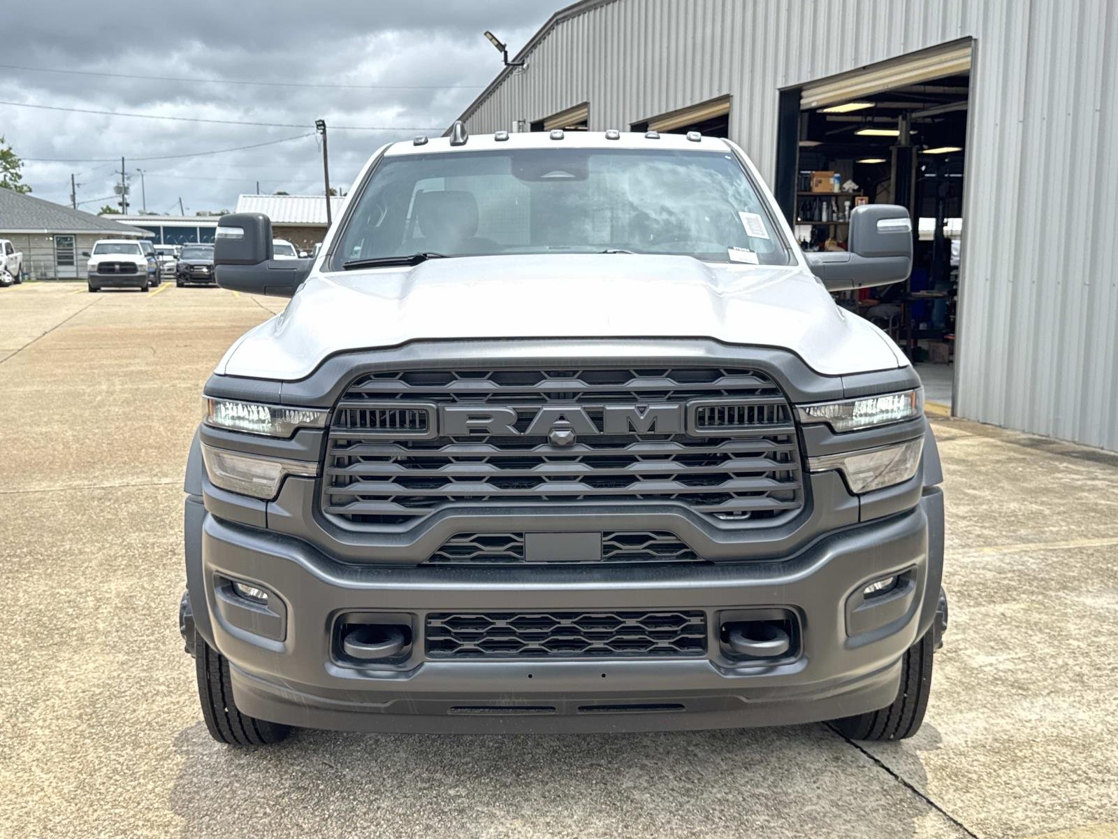 New 2026 Bright White Clear-Coat Exterior Paint RAM Tradesman image 2