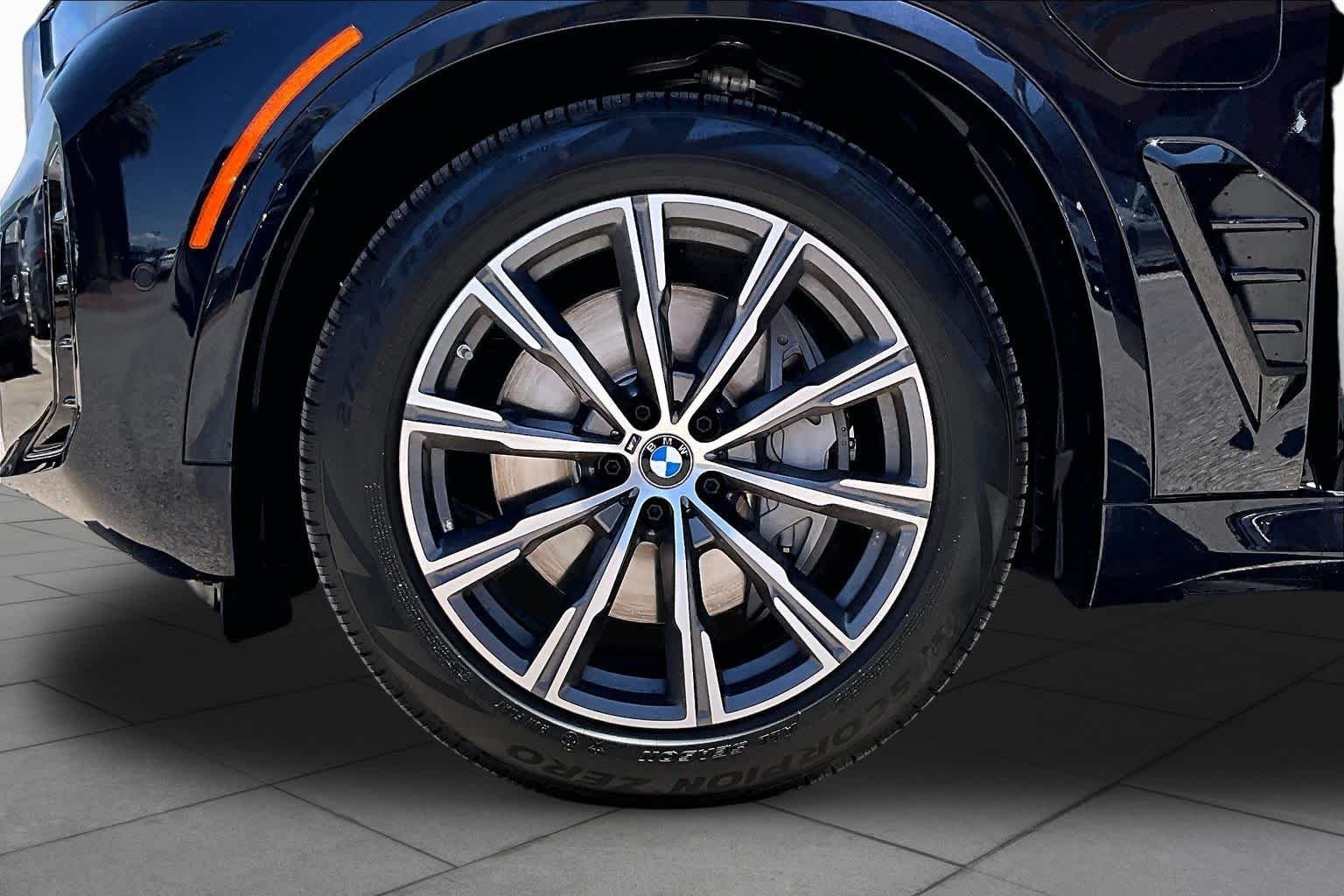 New 2026 Carbon Black Metallic BMW xDrive50e image 11