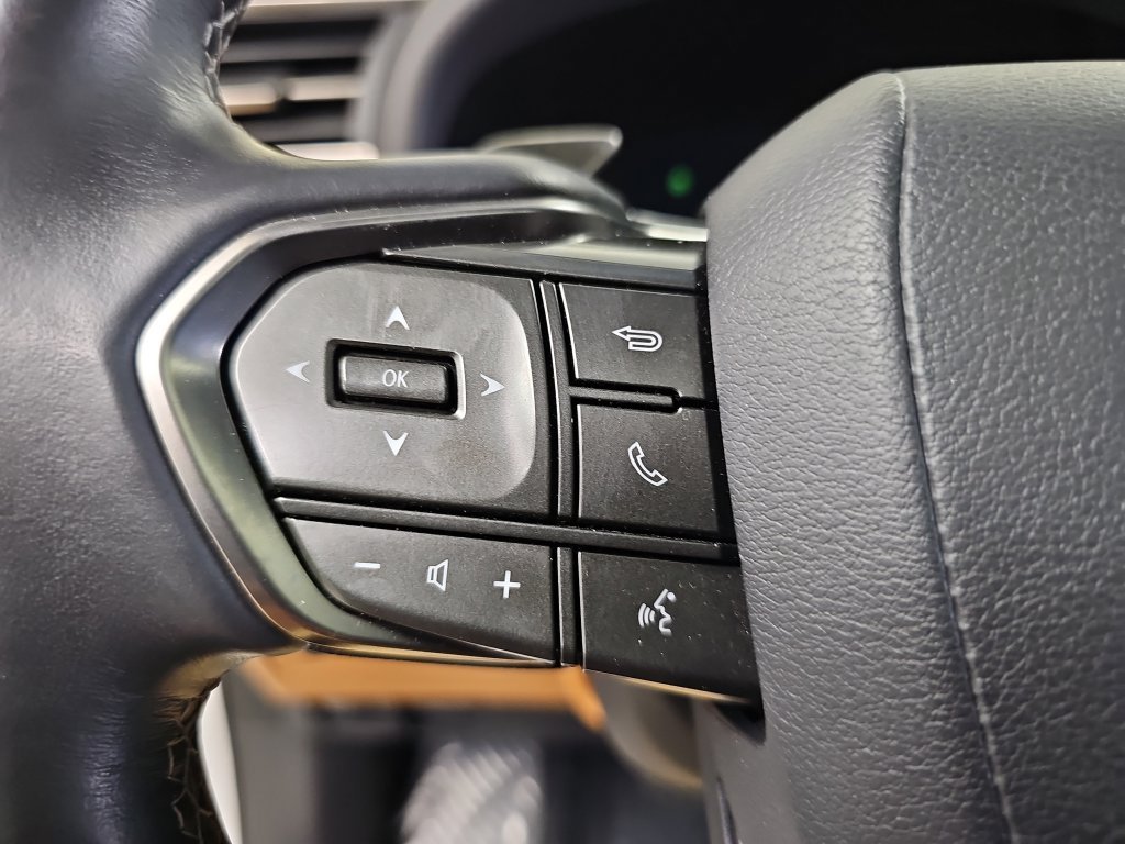 Used 2022 White Lexus 600 Premium image 20