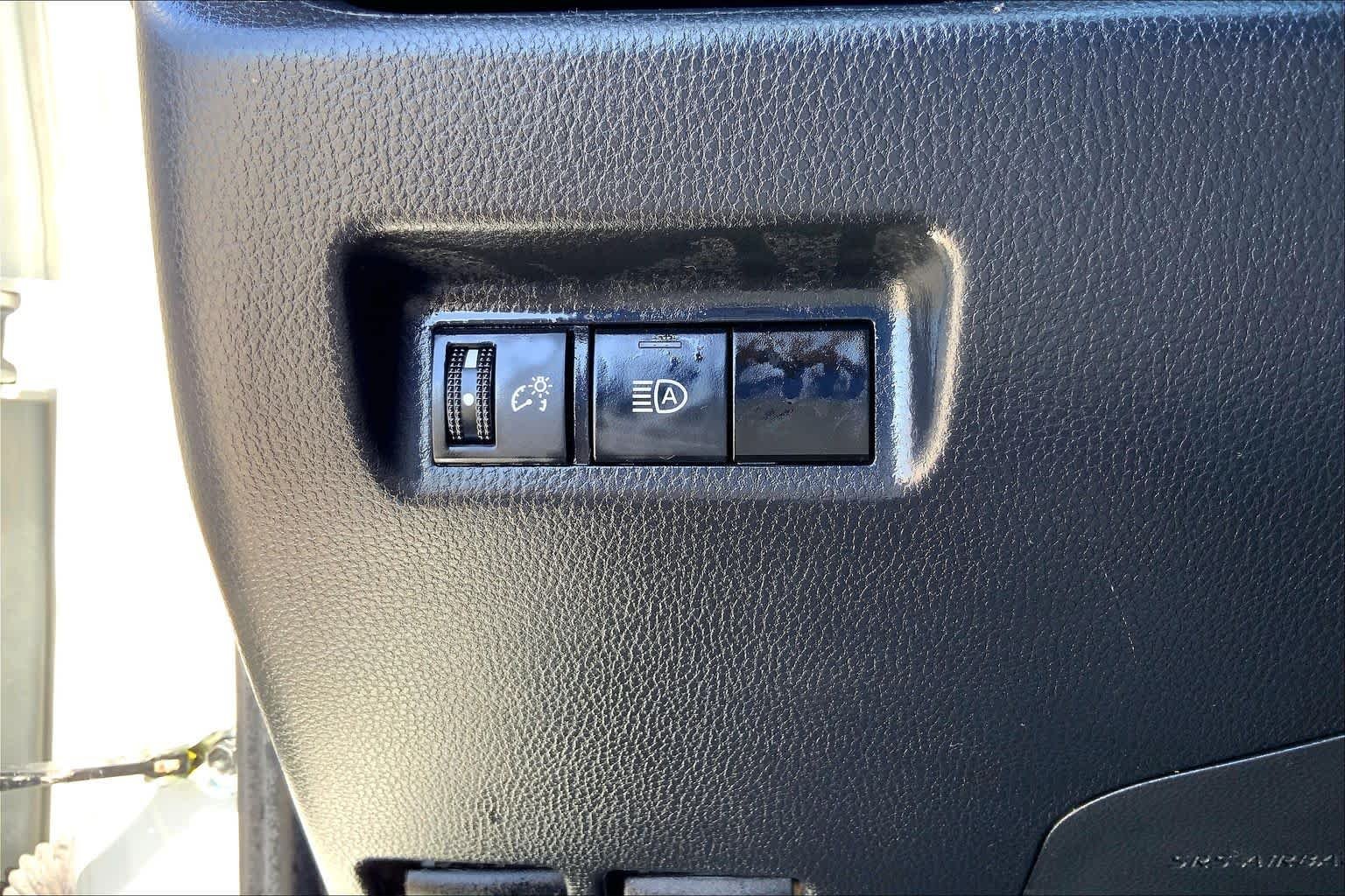 Used 2023 Ice Cap Toyota LE image 33