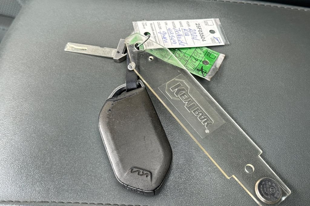 Used 2024 Jungle Green Kia EX X-Line image 11