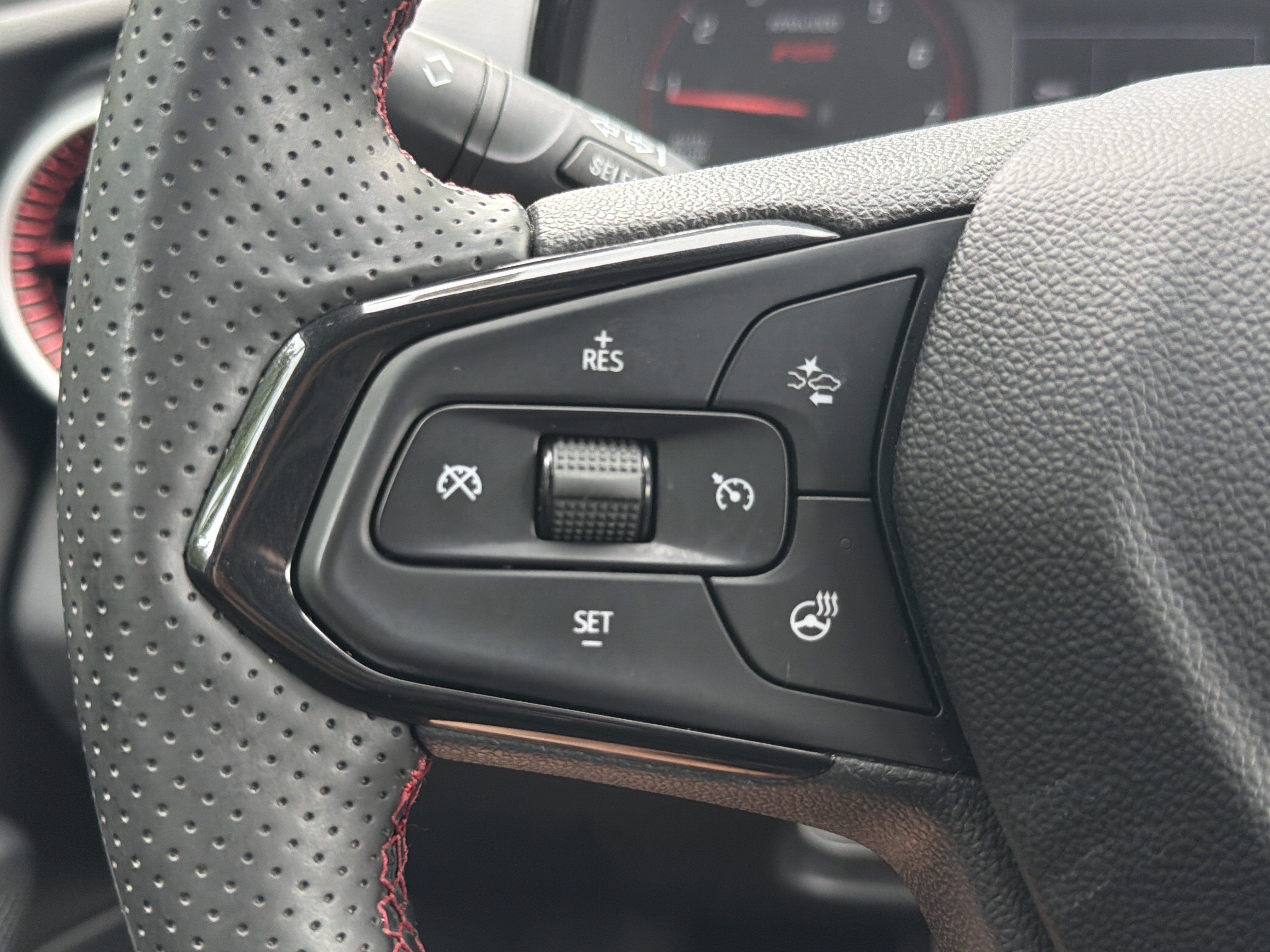 Used 2024 Summit White Chevrolet 1RS image 23