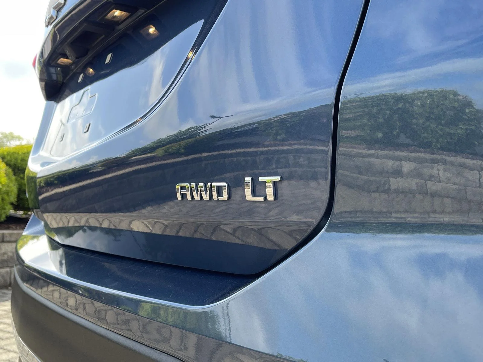 Used 2024 Lakeshore Blue Metallic Chevrolet LT image 11