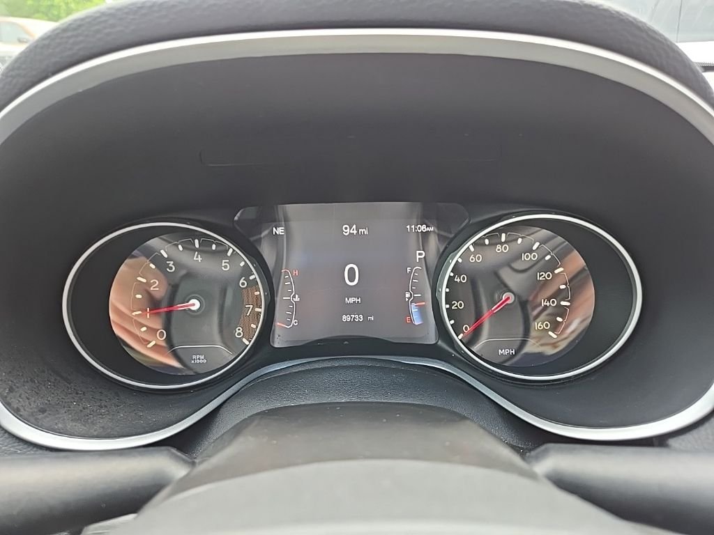 Used 2018 White Jeep Latitude image 43