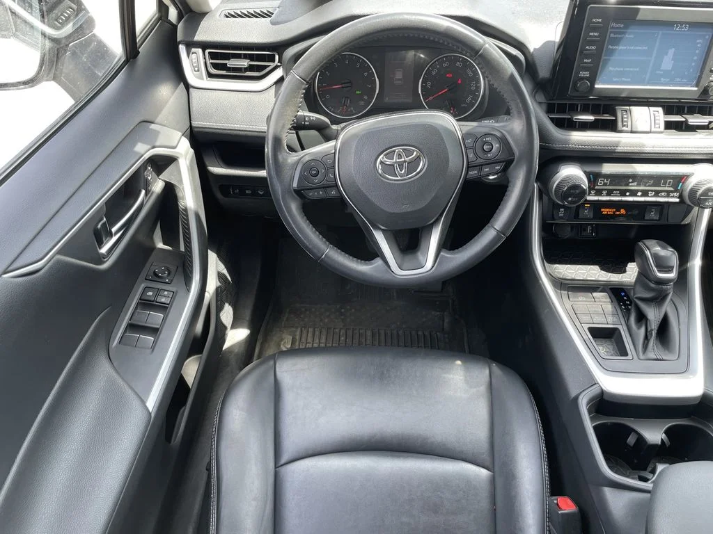 Used 2019 Super White Toyota XLE Premium image 12