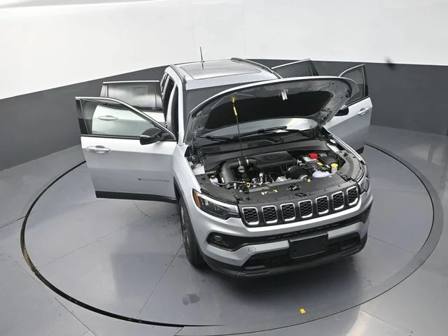 New 2026 Silver Zynith Metallic Clear-Coat Exterior Paint Jeep  image 34