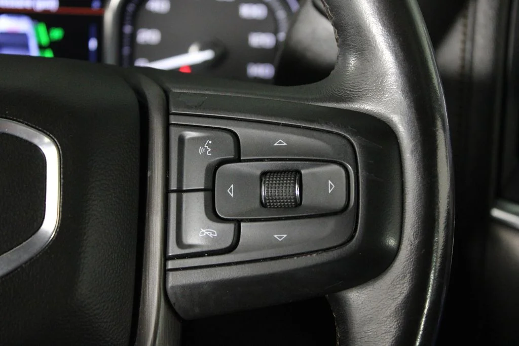 Used 2022 White GMC AT4 image 27