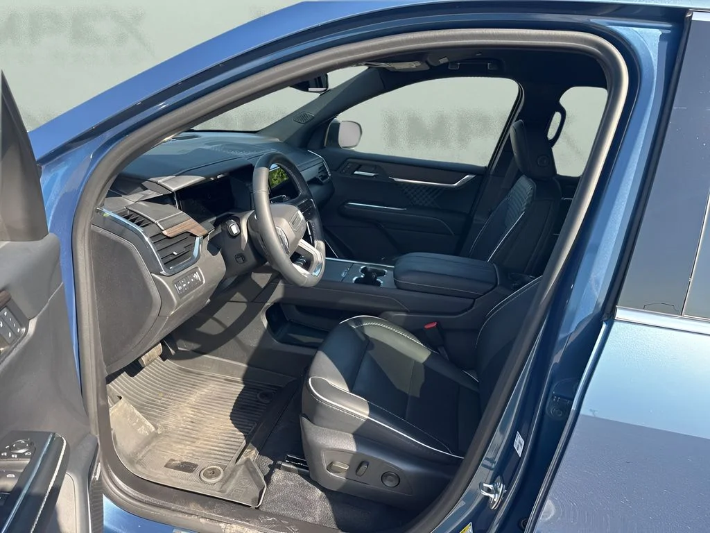 Used 2024 Blue GMC Denali image 9