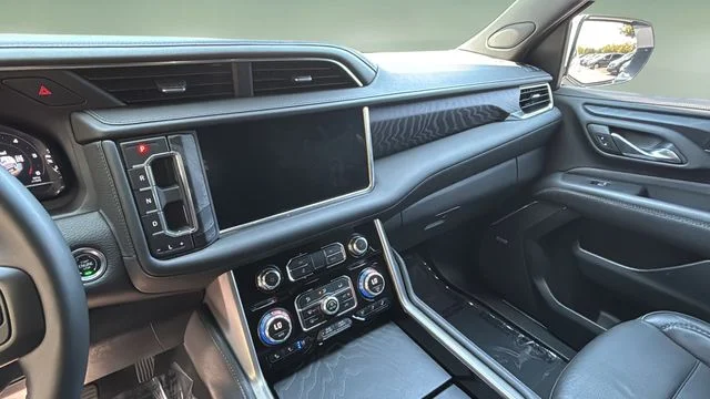 Used 2023 White GMC Denali image 25