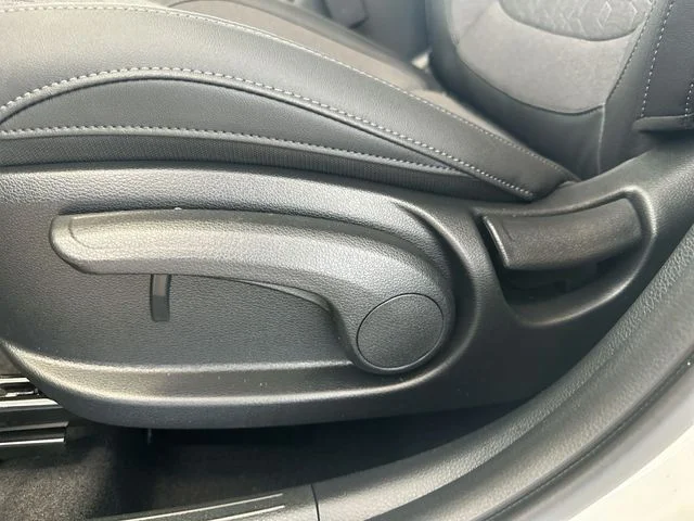 New 2026 Snow White Pearl Kia S image 16
