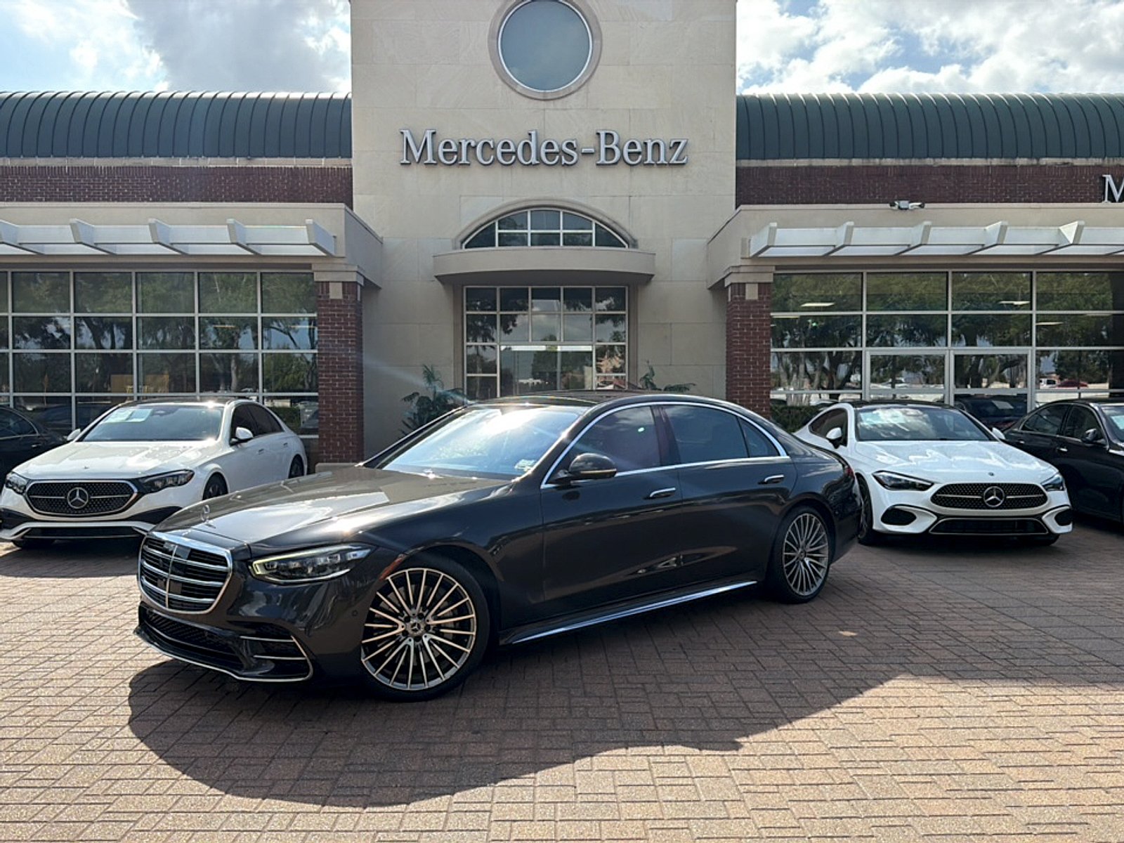 Used 2023 Graphite Grey Mercedes-Benz 4MATIC® image 3