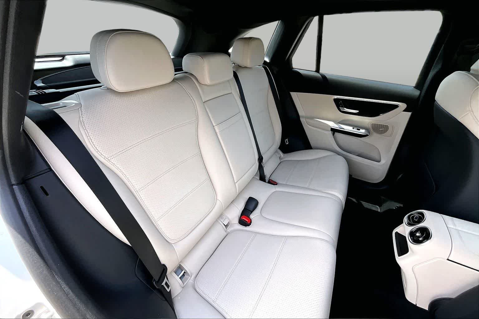 Used 2025 Polar White Mercedes-Benz GLC 300 image 20