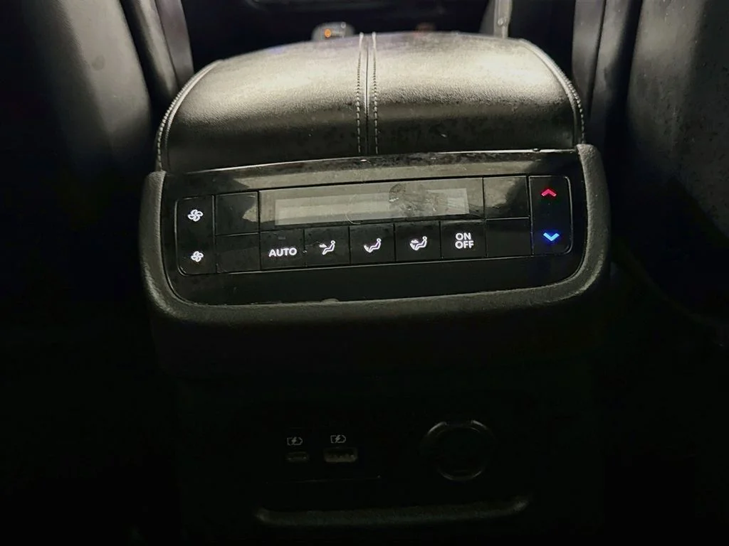 Certified Used 2023 Silver INFINITI LUXE image 33
