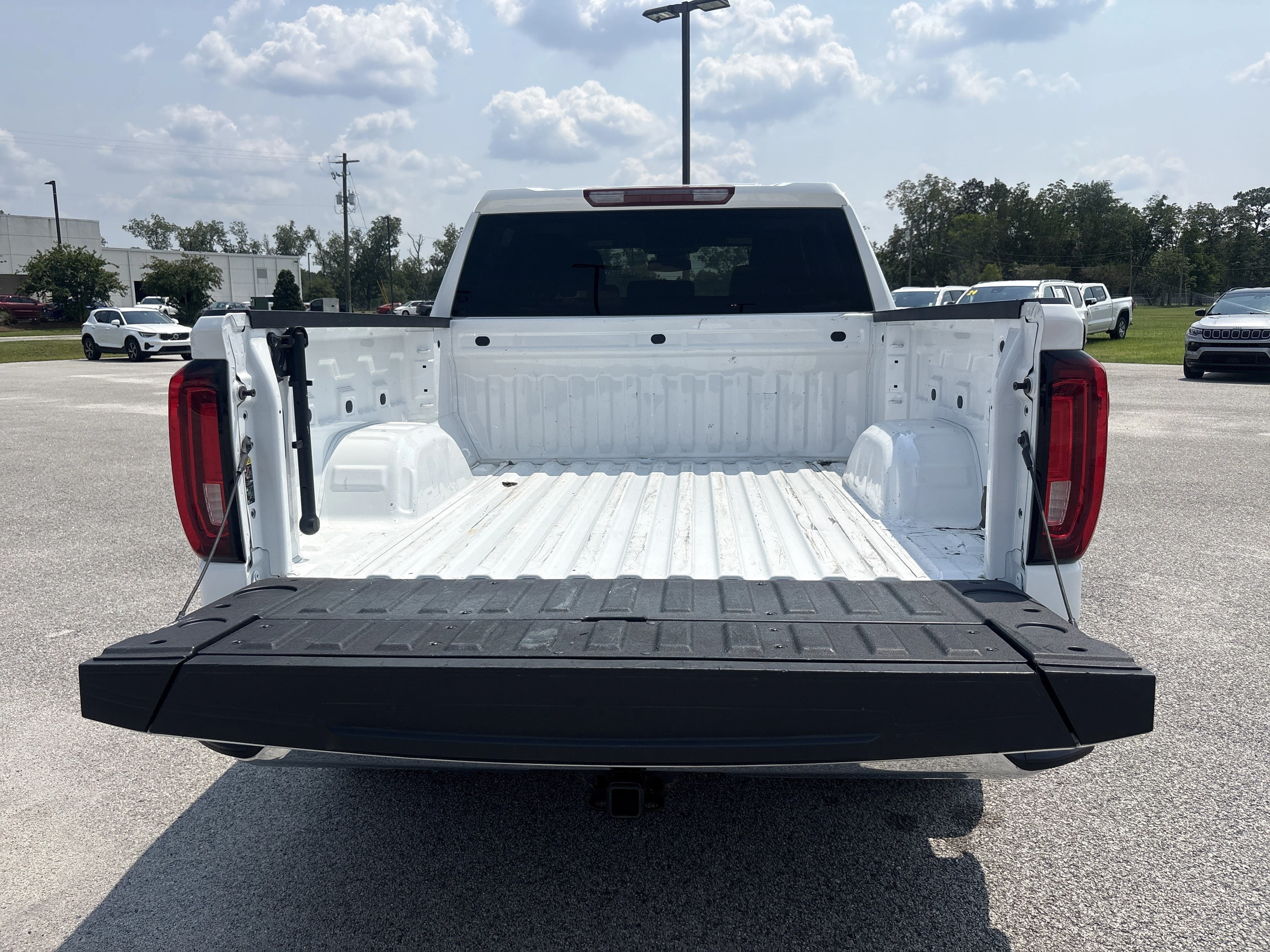Used 2025 Summit White GMC SLT image 10