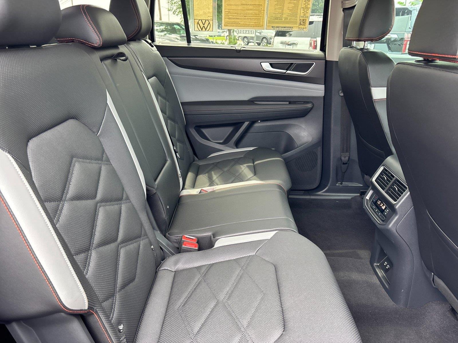 Used 2025  Volkswagen 2.0T Peak Edition 4Motion image 37