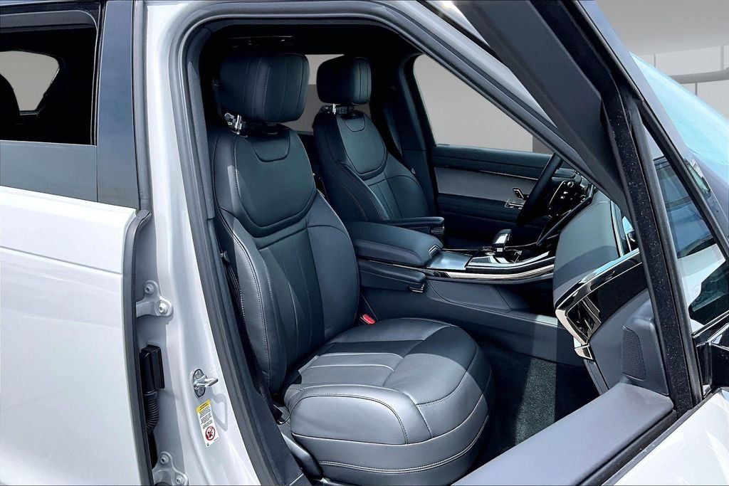 New 2026 BORASCO GREY Land Rover Dynamic SE image 11
