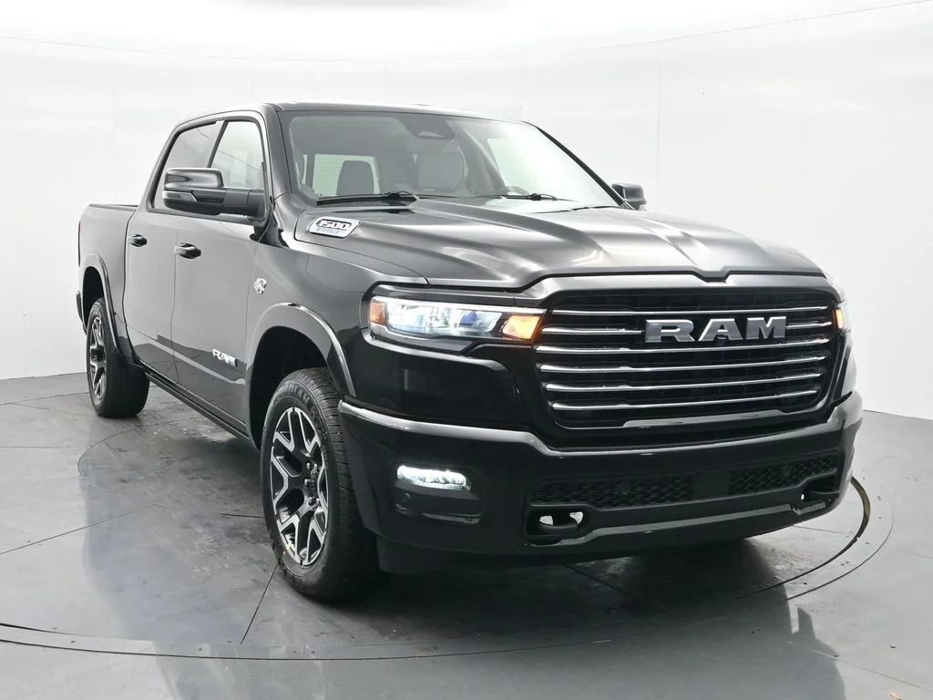 New 2026 Diamond Black Crystal Pearl-Coat Exterior Paint RAM Laramie image 4