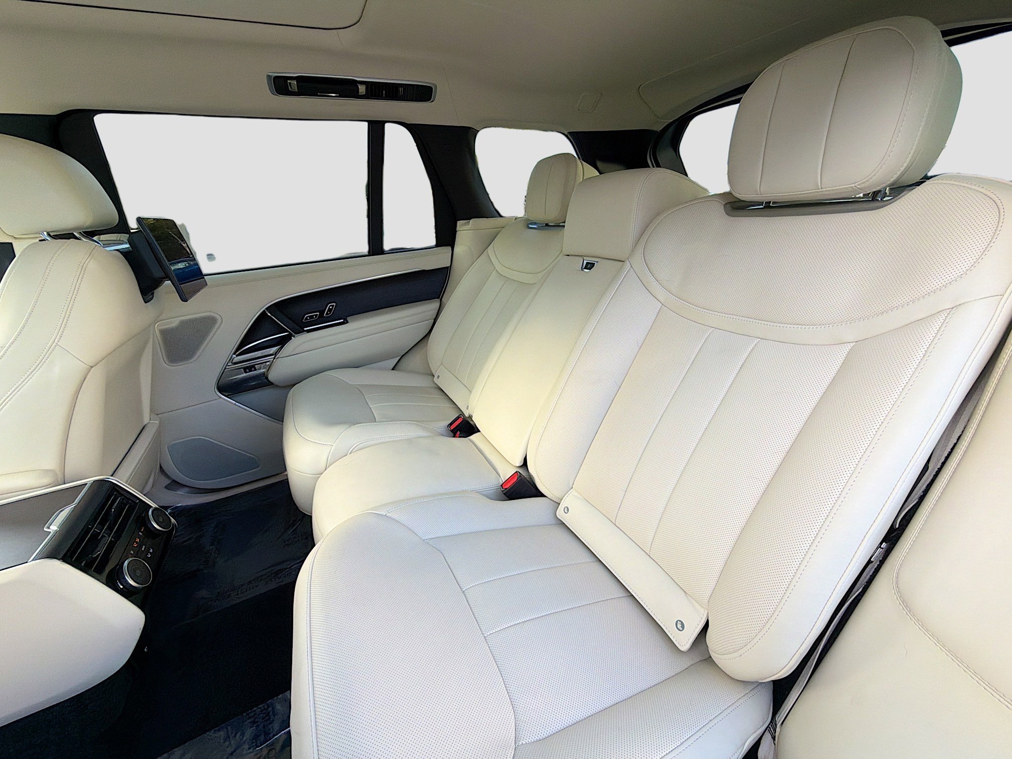 Certified Used 2023 White Land Rover Autobiography image 22
