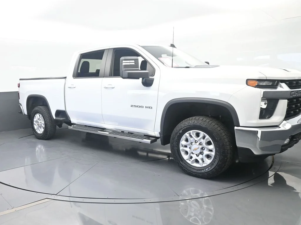 Used 2022 Summit White Chevrolet LT image 8