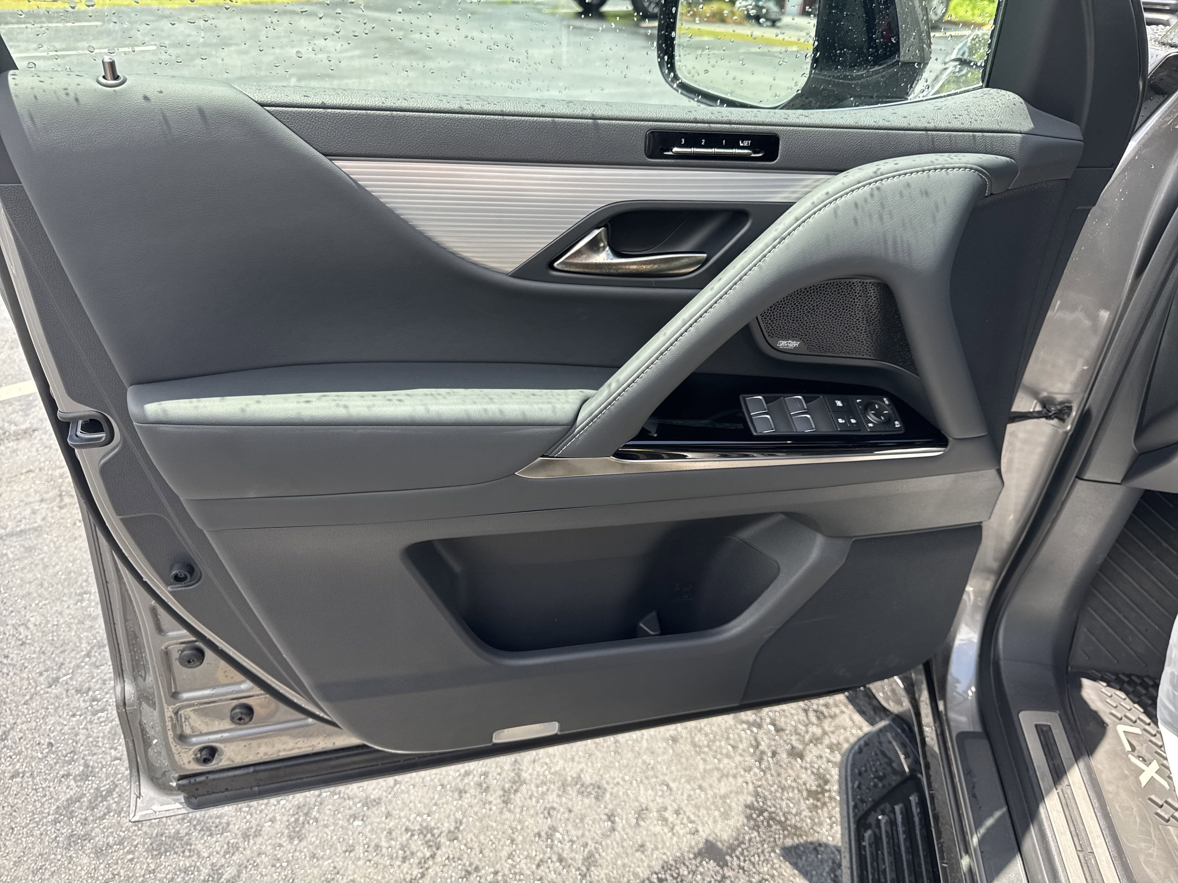 2025 Lexus LX F-Sport - Photo 24