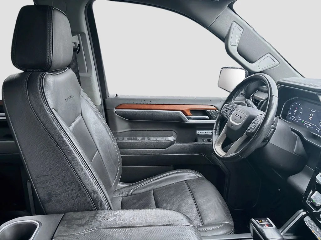 Used 2023 Silver GMC Denali image 31