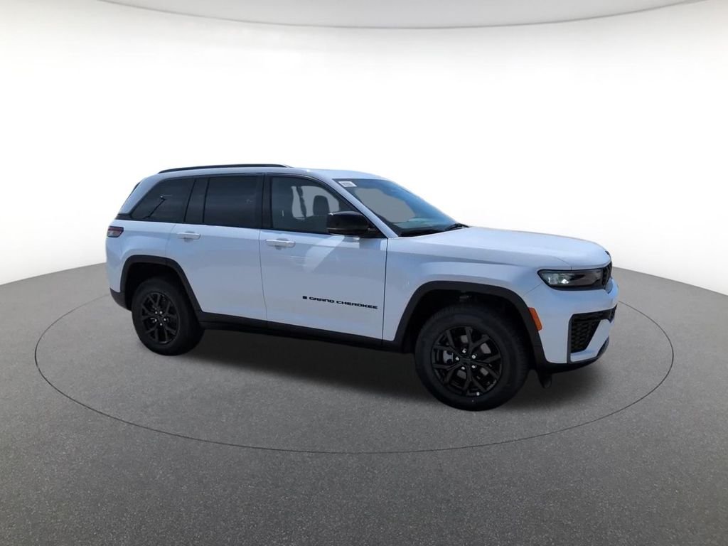 New 2026 White Jeep Altitude image 4
