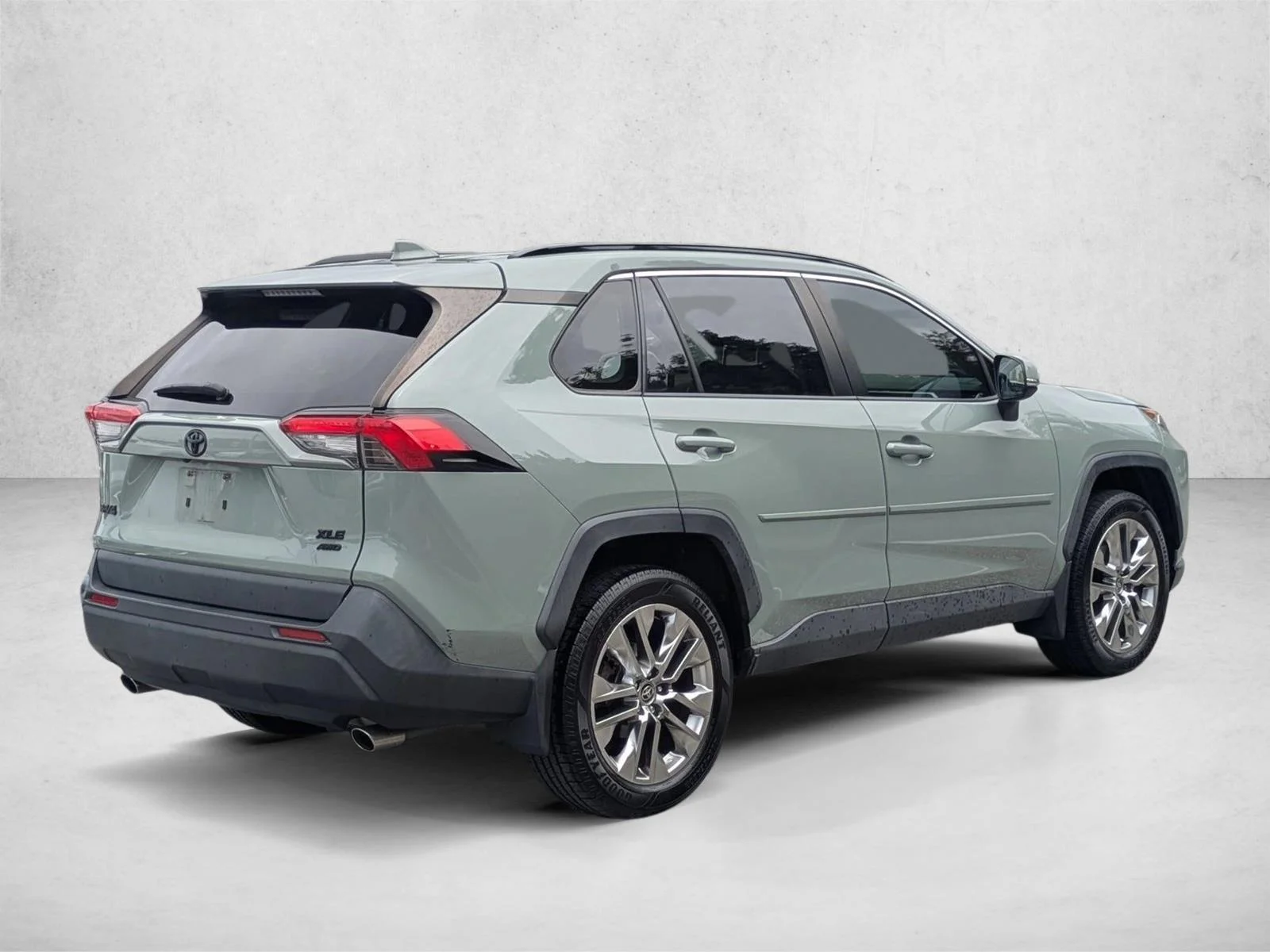 Used 2020 Lunar Rock Toyota XLE Premium image 5