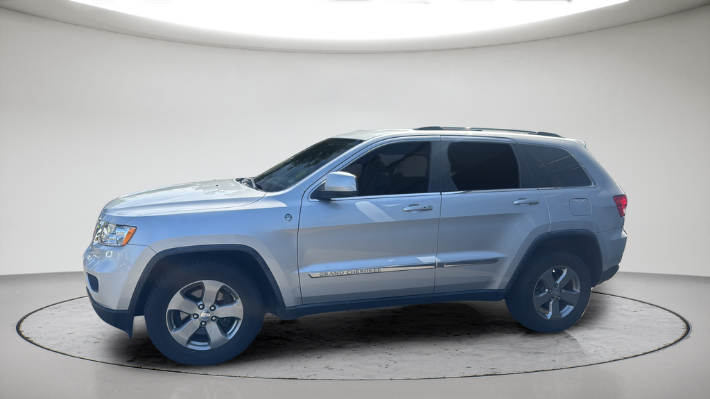 Used 2011 Silver Jeep Laredo image 11