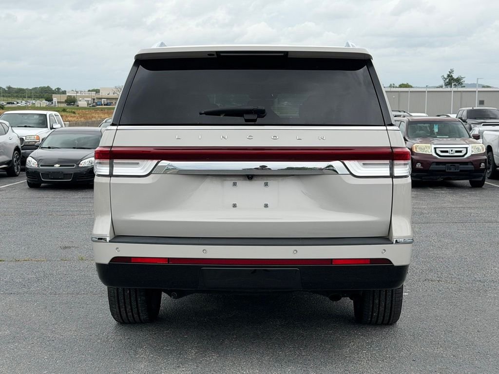 Used 2022 White Lincoln Reserve image 7