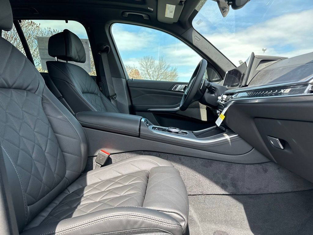 New 2026 Carbon Black Metallic BMW xDrive50e image 23