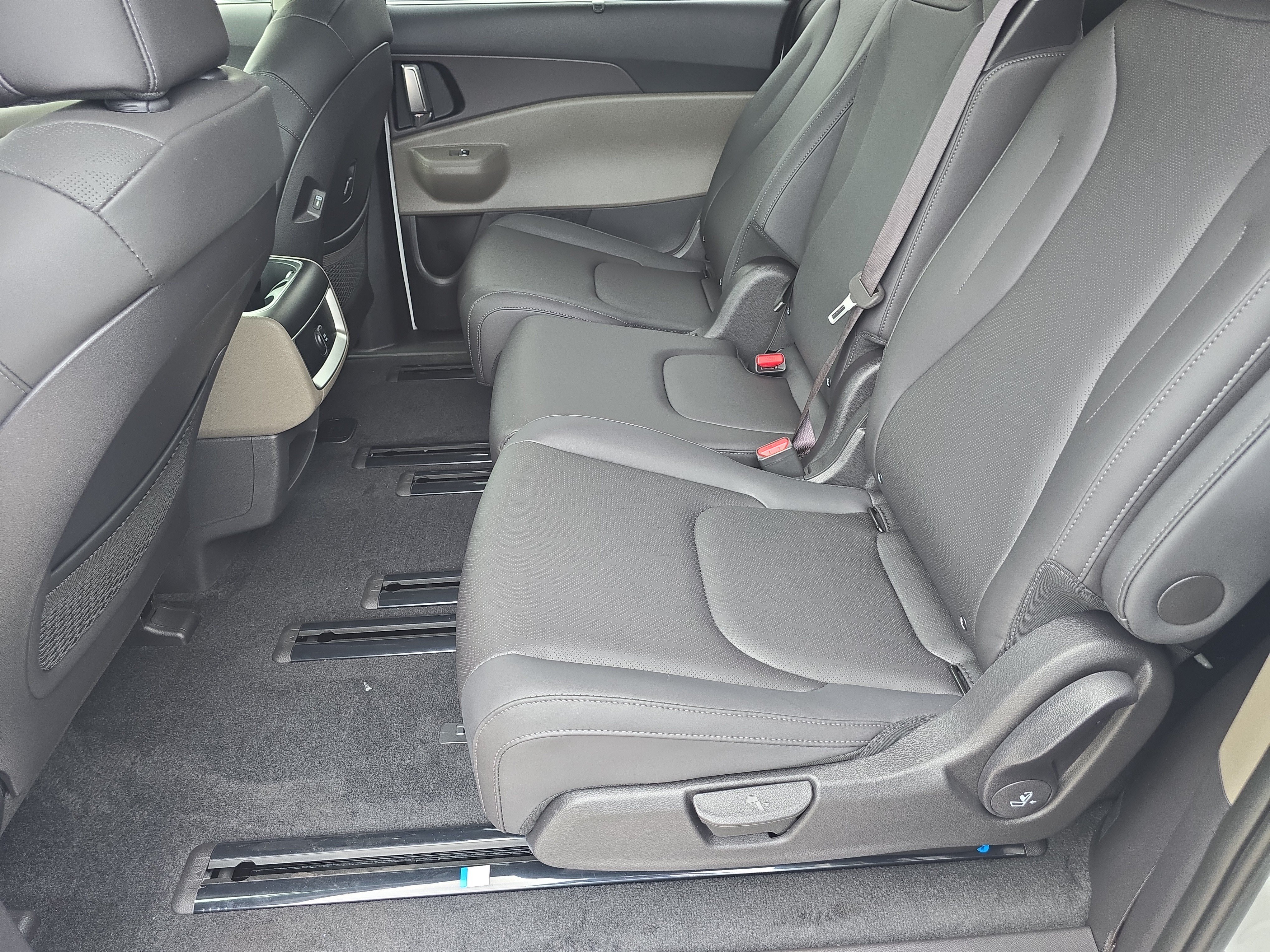New 2026 Snow White Pearl Kia EX image 17