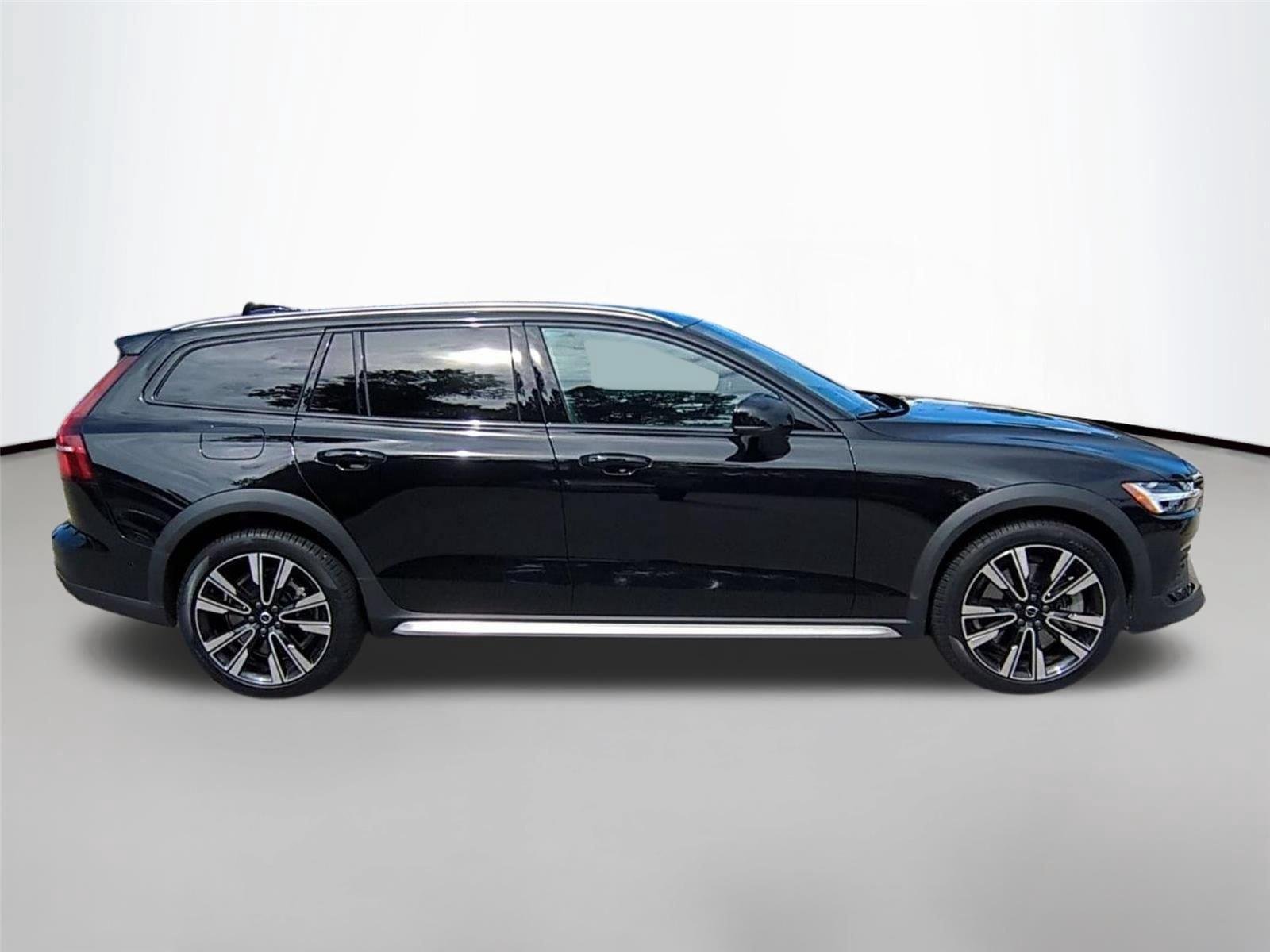Used 2026 Onyx Black Metallic Volvo Ultra image 6