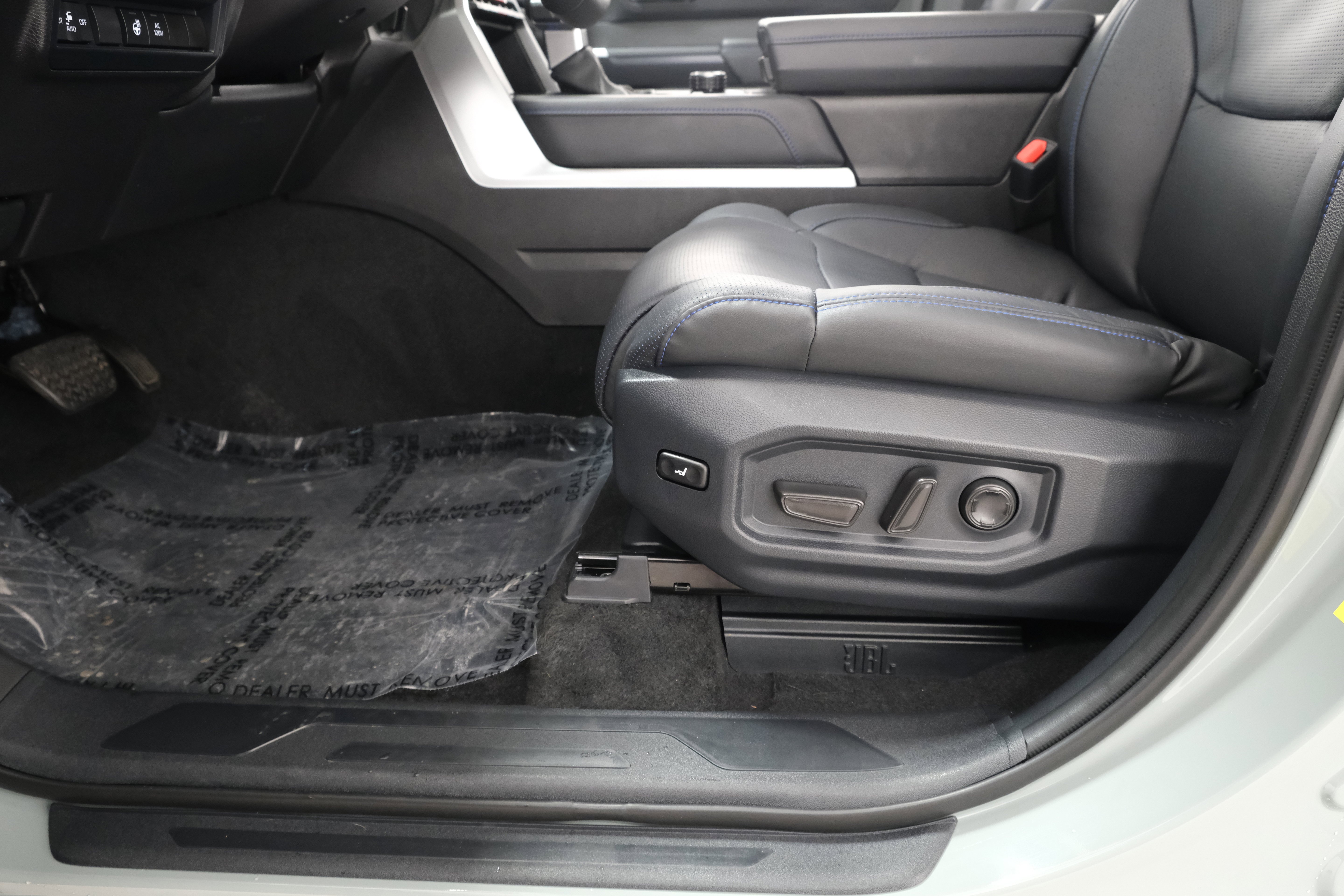 2025 Toyota Tundra Platinum - Photo 36